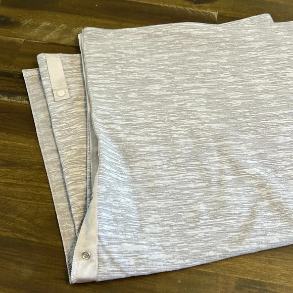 Lululemon Gray Textured Scarf Wrap Vinyasa Snap Button Neutral Minimal - Picture 4 of 4